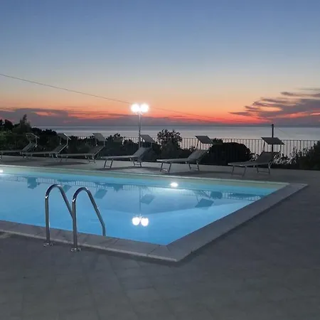 La Valle Degli Ulivi Farm stay Acquedolci